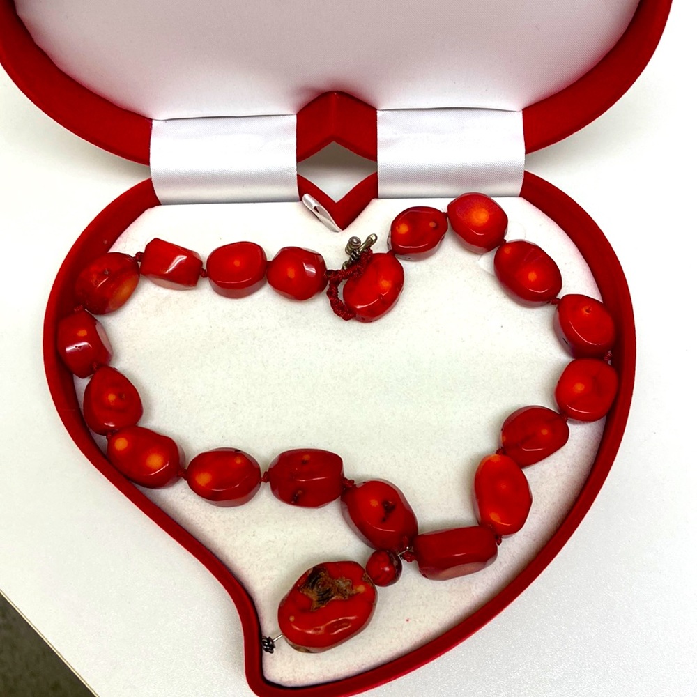 Red coral necklace